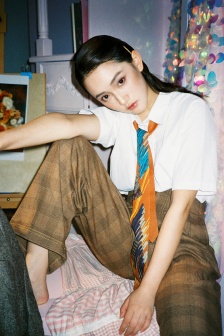 越跳衣服越少的舞蹈视频